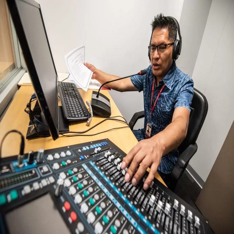 En Uruguay, Daniel Ayala, director de las radios públicas, ha presentado su renuncia al cargo. En Uruguay, Daniel Ayala, director de las radios públicas, ha presentado su renuncia al cargo.