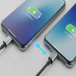 Descubre el cargador integrado en tu teléfono: guía para transferir batería a otro dispositivo móvil sin conexiones eléctricas.