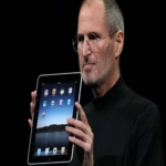 Steve Jobs se indignó por un tuit publicado desde un iPad, enviado por un periodista a quien Apple había prestado el dispositivo.