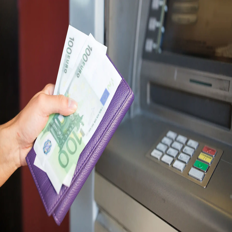 El FBI advierte sobre una serie de ataques que dejan vacíos los cajeros automáticos en cuestión de minutos.