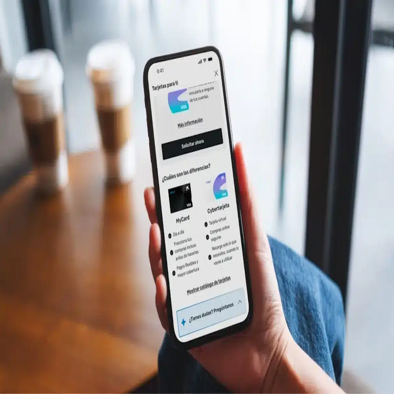 Los asistentes de inteligencia artificial de CaixaBank facilitan la contratación de productos financieros mediante la aplicación móvil.