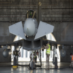 El mayor desafío de España no reside en el armamento, los aviones de combate o los drones, sino en la escasez de personal cualificado para operarlos. El mayor desafío de España no reside en el armamento, los aviones de combate o los drones, sino en la escasez de personal cualificado para operarlos.