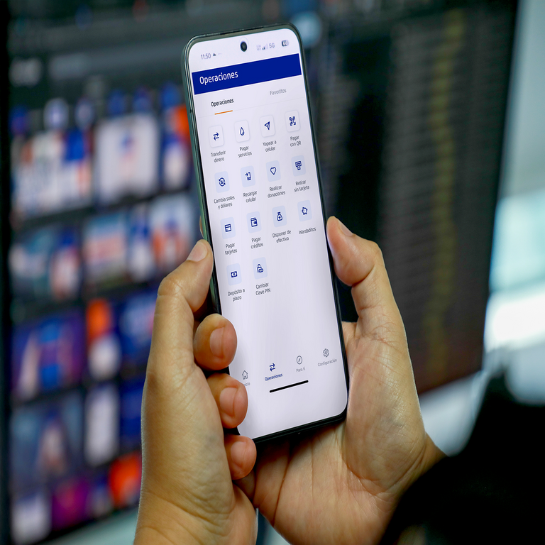 En El Salvador, el uso de banca móvil y transferencias experimentó un crecimiento del 32 % en 2025, según datos de Abansa.