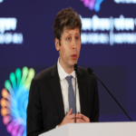 Sam Altman justificó el impacto ambiental de la inteligencia artificial al compararlo con el consumo energético global de la humanidad.