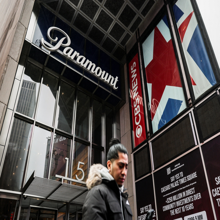 Paramount incrementa su propuesta de adquisición por Warner Bros.