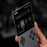 Hasta 13.000 títulos de juegos y estética de los años noventa: esta consola retro genera un impacto significativo en el mercado. Hasta 13.000 títulos de juegos y estética de los años noventa: esta consola retro genera un impacto significativo en el mercado.