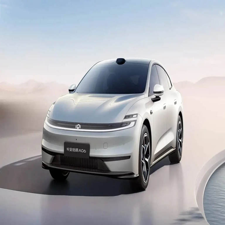 China presenta el primer vehículo eléctrico de producción en serie equipado con las anticipadas baterías de sal. China presenta el primer vehículo eléctrico de producción en serie equipado con las anticipadas baterías de sal.