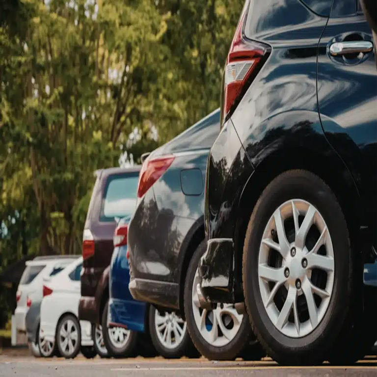 Los problemas de privacidad derivados de los sensores incorporados en los neumáticos de los vehículos.