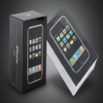 Un ingeniero de Apple enfrentó una decisión crítica de último momento en aduanas, transportando en su equipaje los doce prototipos iniciales de iPhone.