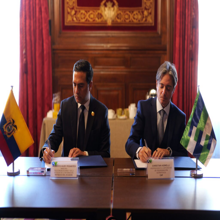 Ecuador y el Banco de Desarrollo de América Latina (CAF) suscriben carta de intención para promover el desarrollo de centros de datos y zonas francas.