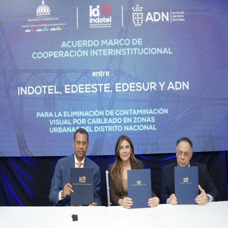 En la República Dominicana, Indotel, ADN y el CUED suscriben un acuerdo para la remoción de cableados y la mitigación de la contaminación visual en el Distrito Nacional.