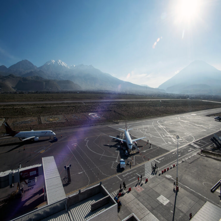 Perú enfoca en infraestructura, conectividad y colaboración público-privada para impulsar su desarrollo acelerado.