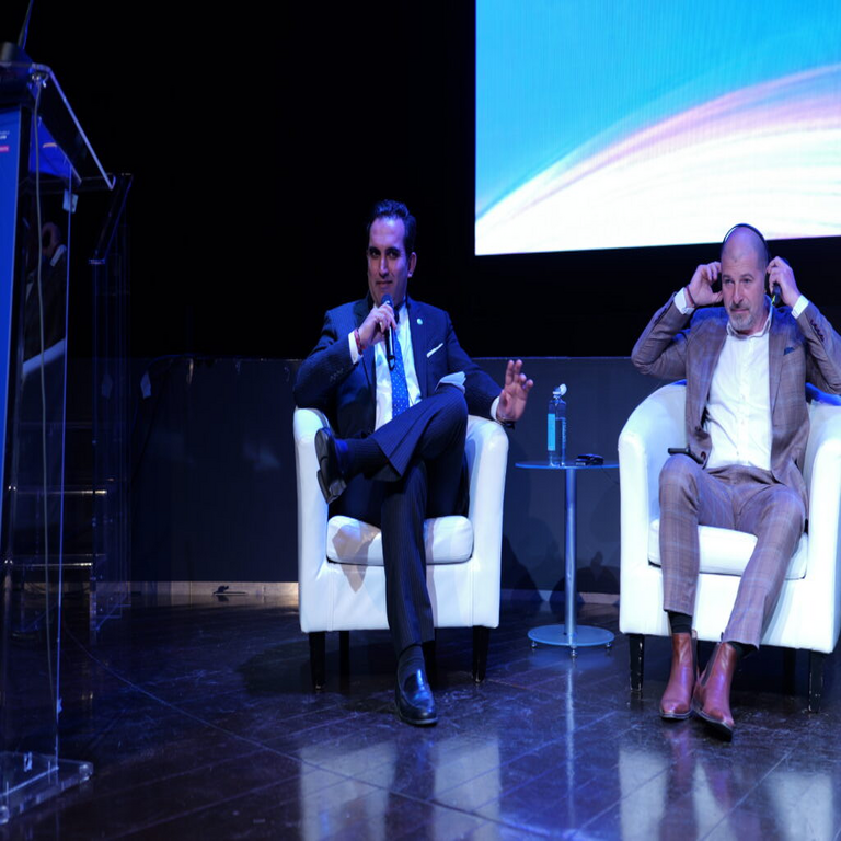 Indra introduce su división IndraMind en el mercado de América Latina.