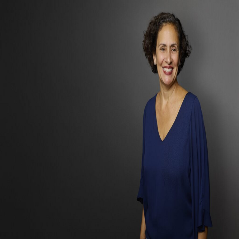 La conectividad satelital D2D complementa las redes móviles, aunque no resuelve el desafío de la asequibilidad, según la GSMA.