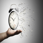 Un estudio verifica la causa por la que el tiempo parece avanzar más rápidamente con la edad: el cerebro es el principal responsable.