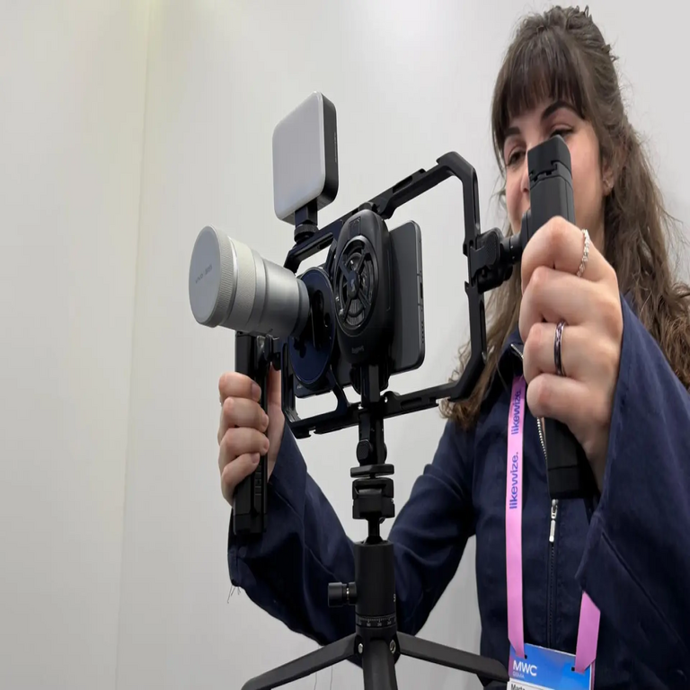 Vivo introduce su primer dispositivo Ultra en España: descubre el X300 Ultra, con telefoto ZEISS Extender y presentado en el MWC 2026.