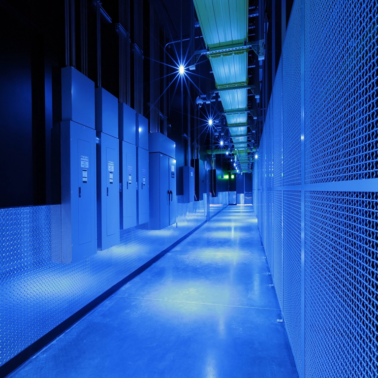 El proyecto de fibra óptica, impulsado desde el centro de datos departamental, conectará 2.179 hogares en el Quindío.