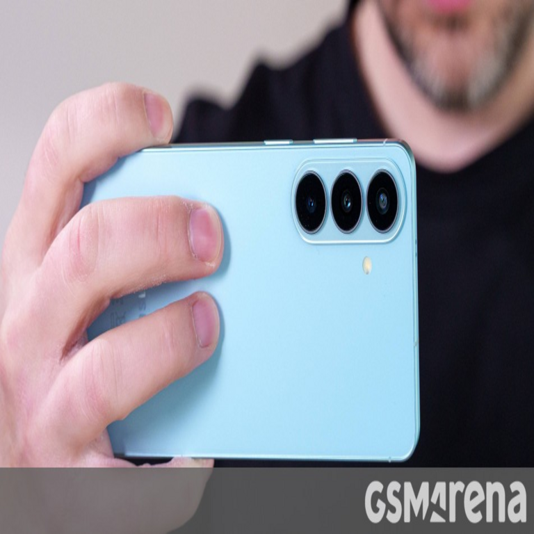 El Samsung Galaxy S26 llega para su revisión técnica.