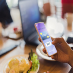 Los pagos digitales lideran las transacciones financieras en Colombia, con un 82,8% de ellas ya realizadas mediante Internet y aplicaciones bancarias.