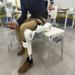 El Gobierno español promueve una innovadora tecnología biónica que mejora la movilidad en personas con discapacidades motoras graves.