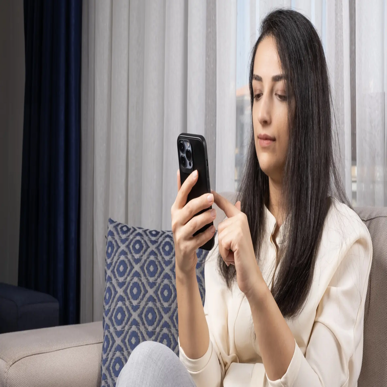 La primera función que debe desactivar al adquirir un dispositivo móvil de Samsung o Motorola.