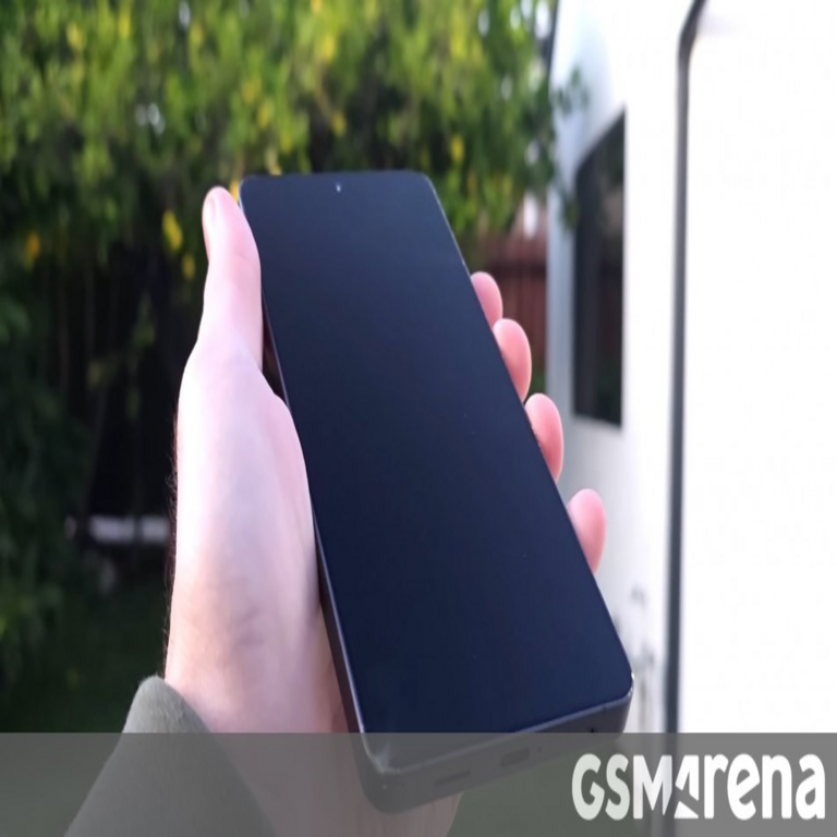 El Samsung Galaxy S26 Ultra experimenta daños menores pero resiste la prueba de caída.