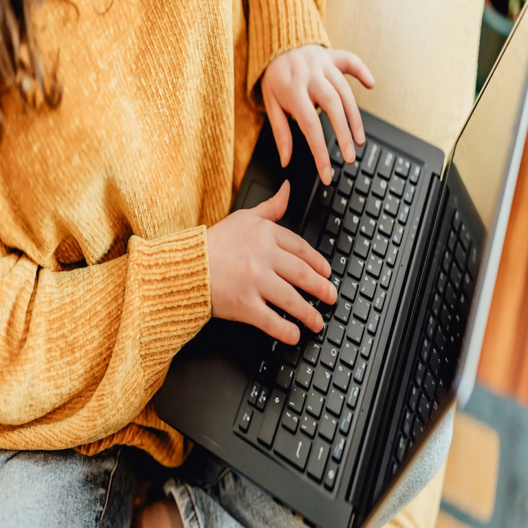 Cinco portátiles de alto rendimiento para uso laboral disponibles con descuentos significativos. Cinco portátiles de alto rendimiento para uso laboral disponibles con descuentos significativos.