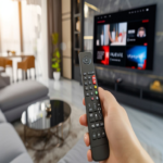 Cuatro botones del mando a distancia del televisor que comúnmente se pasan por alto, pero que pueden simplificar notablemente tu rutina diaria.
