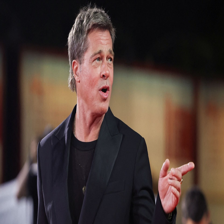 Caso de estafa romántica mediante inteligencia artificial: mujer víctima de un engaño perpetrado por un sistema que imitaba al actor Brad Pitt.