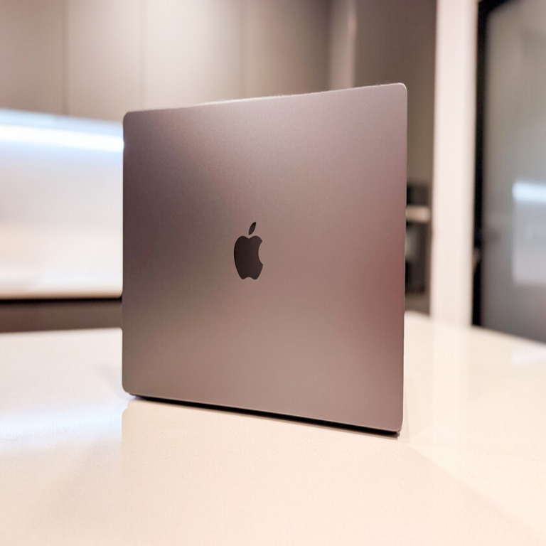 Análisis del MacBook Pro M5 Max: Apple ya dispone de su potente equipo para la inteligencia artificial local