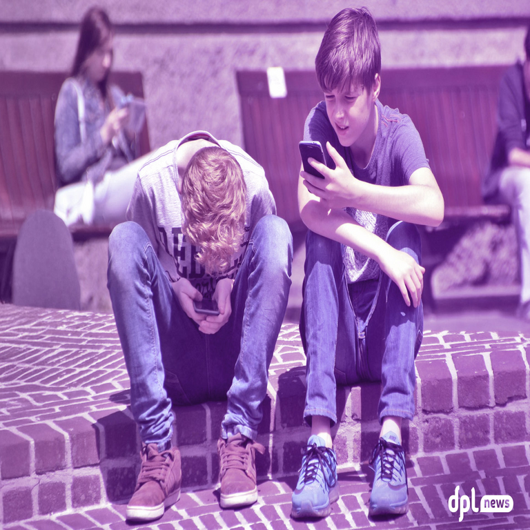 La emergente frontera de regulación: los gobiernos progresan en la restricción del acceso de menores a las redes sociales.