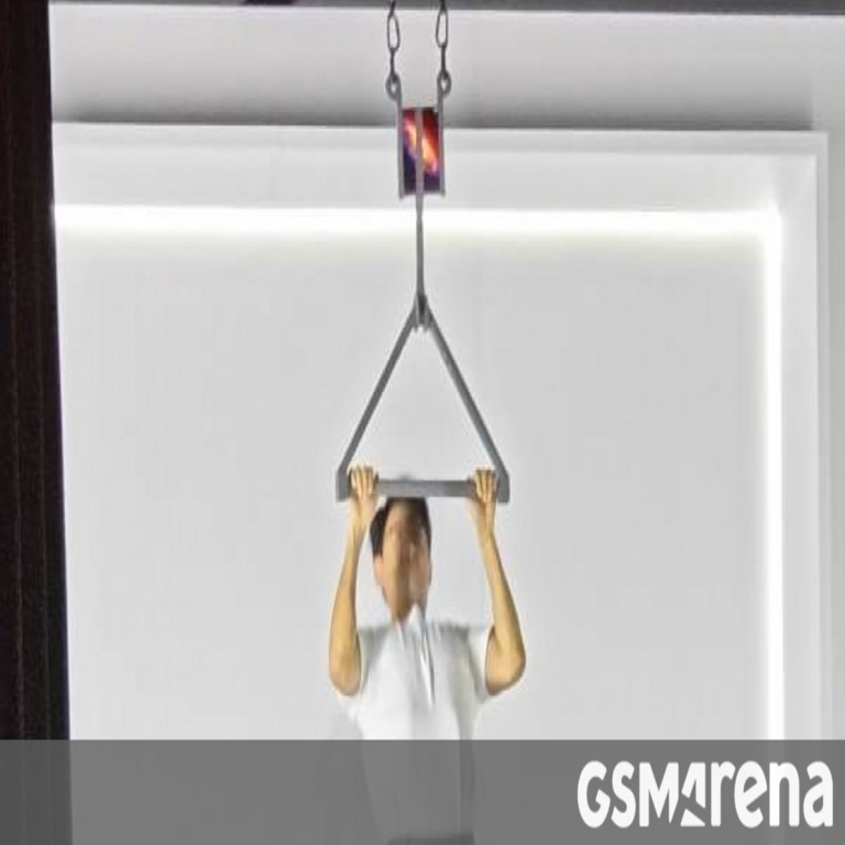 La bisagra del Honor Magic V6 se sometió a una nueva prueba cuando un directivo de la empresa la utilizó para realizar dominadas.