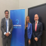 Salesforce suscribe un convenio con Argentina para promover la inteligencia artificial, el desarrollo de talento y la digitalización de las pequeñas y medianas empresas.