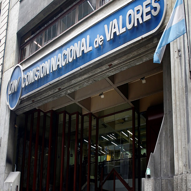 La Comisión Nacional de Valores de Argentina ordena la suspensión de la stablecoin ARGt debido a irregularidades en su oferta. La Comisión Nacional de Valores de Argentina ordena la suspensión de la stablecoin ARGt debido a irregularidades en su oferta.