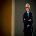 Enrique Goñi, presidente de la Fundación Telefónica, declara que no es sostenible continuar subvencionando de forma gratuita el progreso tecnológico de los competidores.