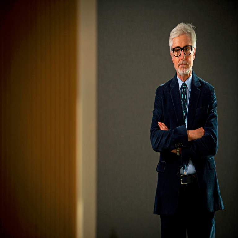 Enrique Goñi, presidente de la Fundación Telefónica, declara que no es sostenible continuar subvencionando de forma gratuita el progreso tecnológico de los competidores.