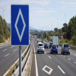 Introducción de una nueva señal vial con rombo blanco en las carreteras españolas: su significado y las sanciones por no respetarla.