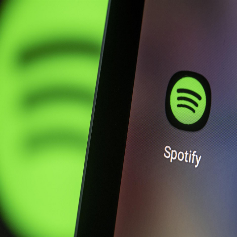 Spotify introduce la función Perfil de Gustos, que emplea inteligencia artificial para personalizar las recomendaciones musicales según las preferencias del usuario.