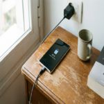 Circunstancias en las que el teléfono móvil se sobrecalienta durante la carga y estrategias para prevenir daños.