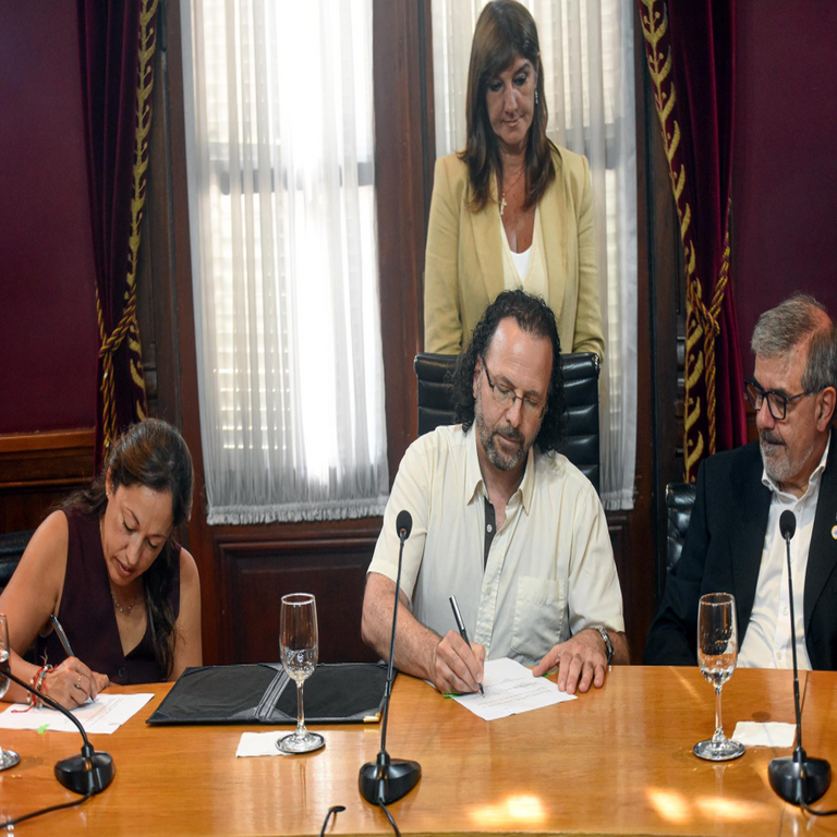 En Uruguay, el MIEM y la FCEA suscribieron un convenio para impulsar la cooperación que contribuya al desarrollo productivo del país.