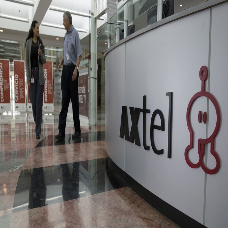 En México, las acciones de Axtel experimentan una caída del 12.5% en la Bolsa durante el año 2026.