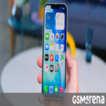 Rumores sugieren que el iPhone 16e podría incorporar una pantalla ProMotion.