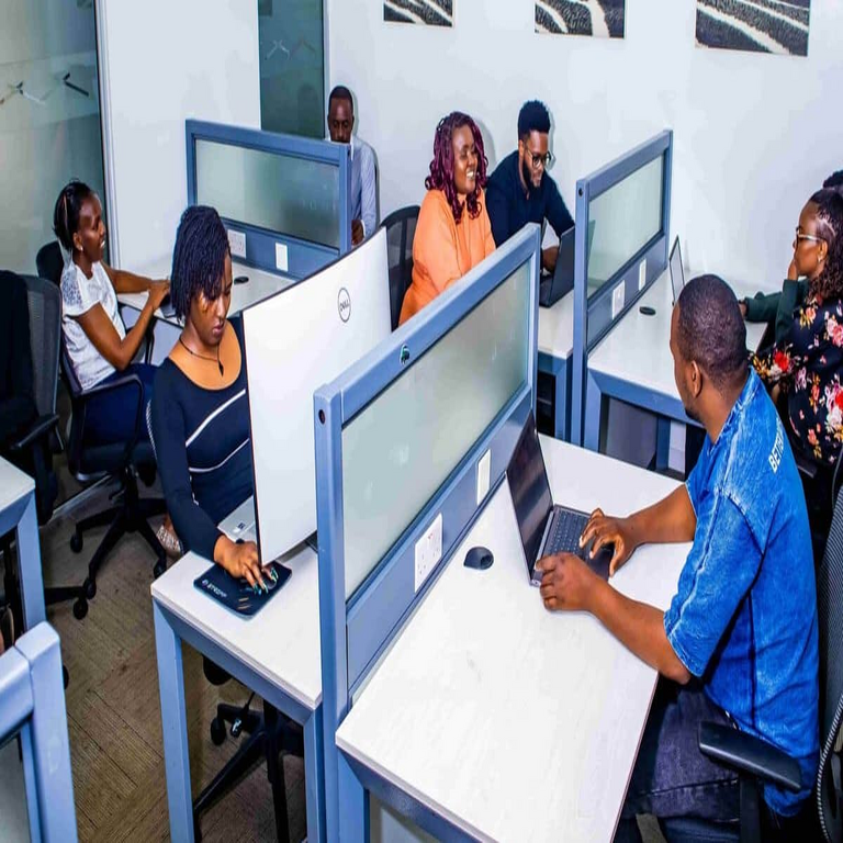 La inteligencia artificial erótica resalta su capacidad de automatización, aunque el verdadero dilema radica en quién responde de forma auténtica.