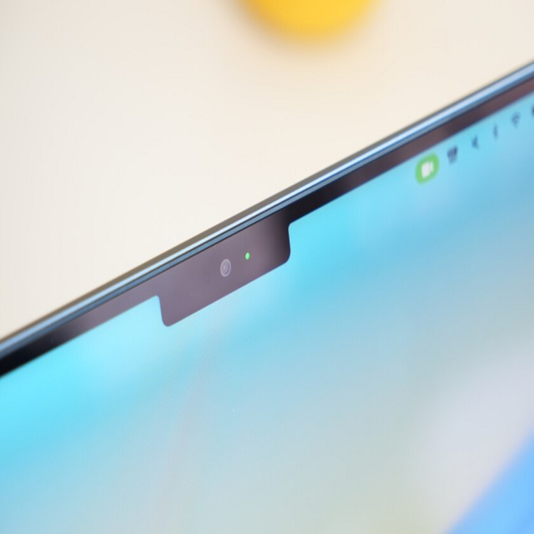 El reciente MacBook Neo ha eliminado el icónico LED verde de la cámara, mientras que Apple ha reforzado la seguridad de su procesador de forma sin precedentes.