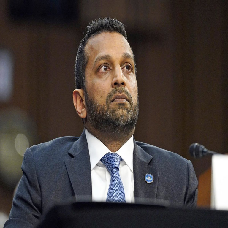 El FBI reconoce la adquisición de datos de geolocalización para el seguimiento de ciudadanos estadounidenses.