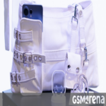 Marca de moda española crea un bolso diseñado específicamente para el Galaxy S26 Ultra y los Buds 4 Pro.