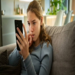 Las plataformas de redes sociales están fomentando una generación descontenta: Informe sobre la Felicidad Las plataformas de redes sociales están fomentando una generación descontenta: Informe sobre la Felicidad