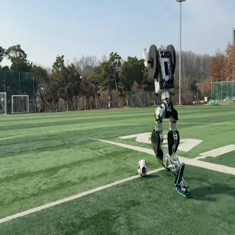 Investigadores surcoreanos presentan a un robot ejecutando jugadas de fútbol, y el video se viraliza: resulta inquietantemente humano.