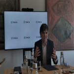 Pablo Ballarín, experto en inteligencia artificial de ISACA, subraya que el empleo de la IA exige gobernanza, control y evaluación de riesgos para adoptar decisiones bien fundamentadas.