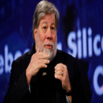 Steve Wozniak, cofundador de Apple, rechaza el desarrollo de la inteligencia artificial al priorizar contenido fiable.